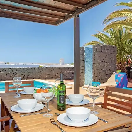 Playa Blanca Sleeps 3 Air Con Wifi *