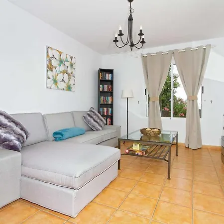 Playa Blanca Sleeps 3 Air Con Wifi
